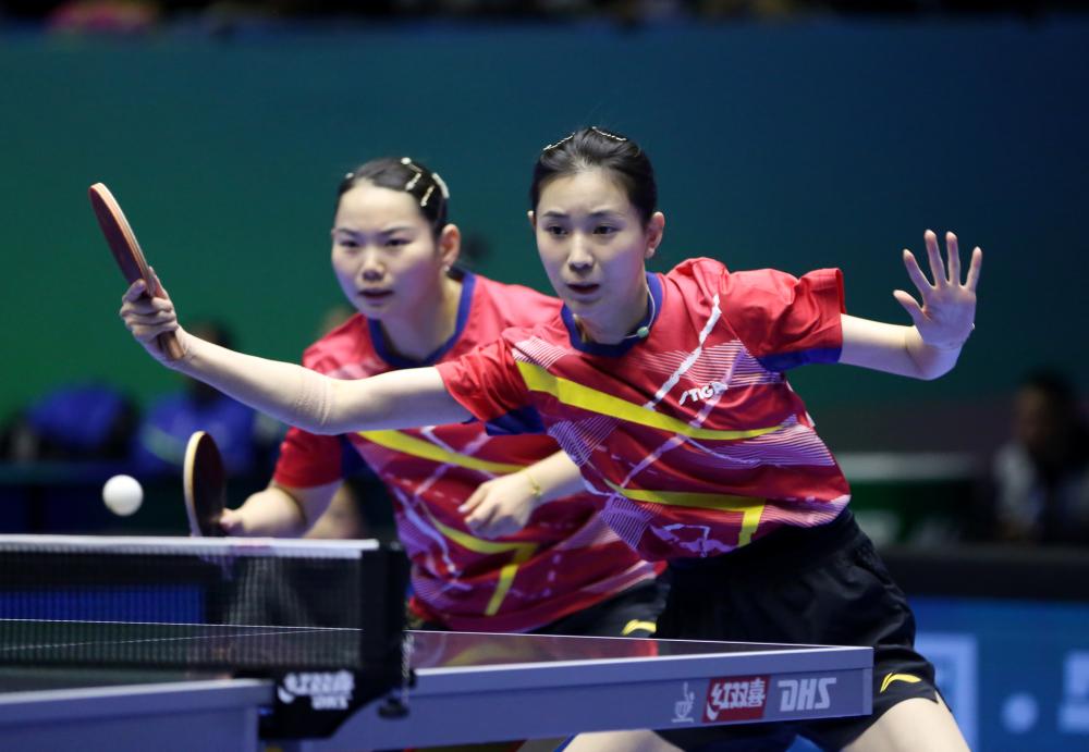 曼联计划在2026年签下巴莱巴，布莱顿可能接受7500万英镑报价，维拉考虑出售博加德以提升财务能力。